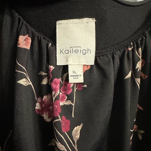 EUC XL Jumpsuit Black with floral print. - Picture 10 of 12